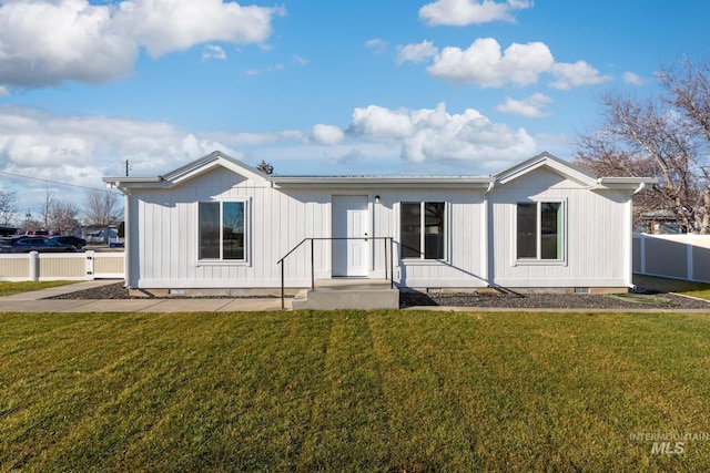 view of front facade with a front lawn