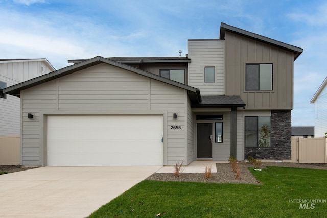 view of front facade with a garage and a front yard