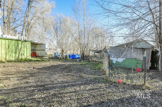 view of yard with an outdoor structure