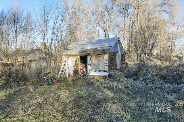 view of outbuilding