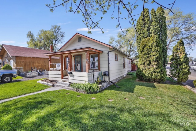 561 3rd Ave N, Twin Falls, ID 83301 - view of front facade featuring a porch and a front lawn