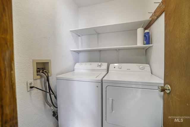 561 3rd Ave N, Twin Falls, ID 83301 - laundry area featuring washing machine and clothes dryer and a textured wall