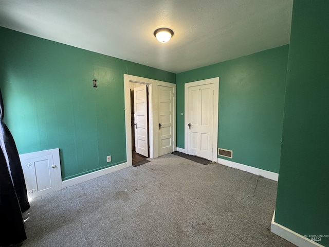 104 E B St, Shoshone, ID 83352 - unfurnished bedroom featuring baseboards and carpet flooring