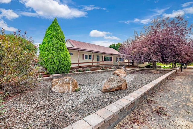 view of front of property