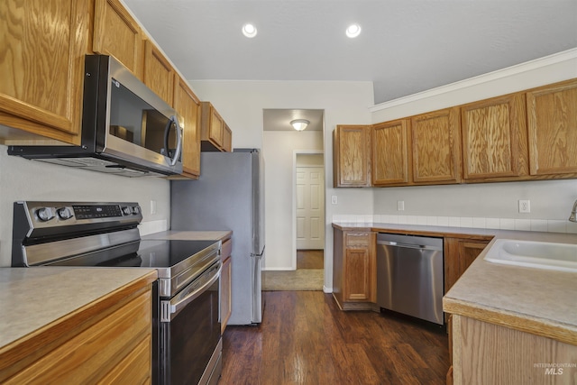 1460 N Pointe Dr, Twin Falls, ID 83301 - kitchen featuring stainless steel appliances, dark wood finished floors, light countertops, brown cabinets, and recessed lighting