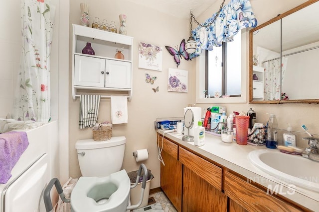 392 S Sun Burst Way, Boise, ID 83709 - full bathroom with vanity, toilet, and a shower with shower curtain