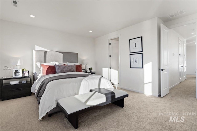 bedroom featuring recessed lighting, visible vents, light carpet, and baseboards