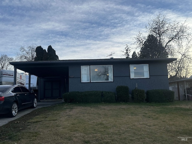 view of front of property featuring a carport and a front lawn