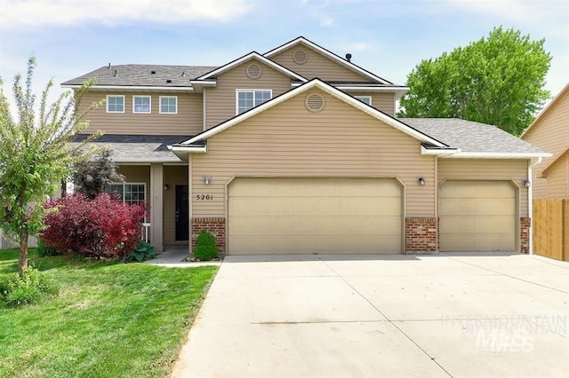 view of front of home with a front lawn