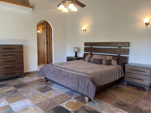 bedroom with ceiling fan