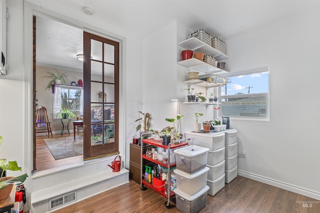 3233 8th St, Lewiston, ID 83501 - interior space featuring wood finished floors, baseboards, and a smoke detector