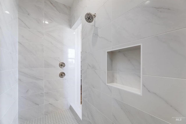 full bath featuring tiled shower