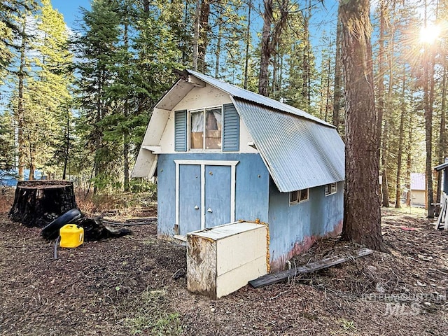 view of outdoor structure featuring an outdoor structure