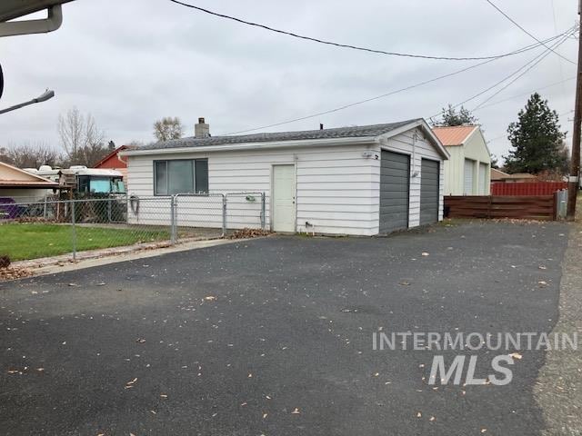 view of front of home with an outbuilding and a garage