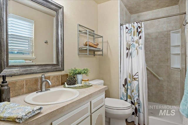 full bathroom with tiled shower, vanity, and toilet