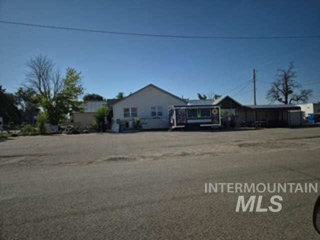 504 E Grove Ave, Parma, ID 83660 - single story home featuring uncovered parking