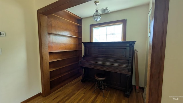 815 E 6th, Moscow, ID 83843 - living area with wood finished floors