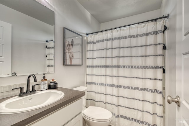 full bathroom with toilet, vanity, and curtained shower
