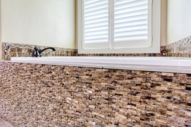 13569 Paoletti St, Caldwell, ID 83607 - full bathroom featuring backsplash