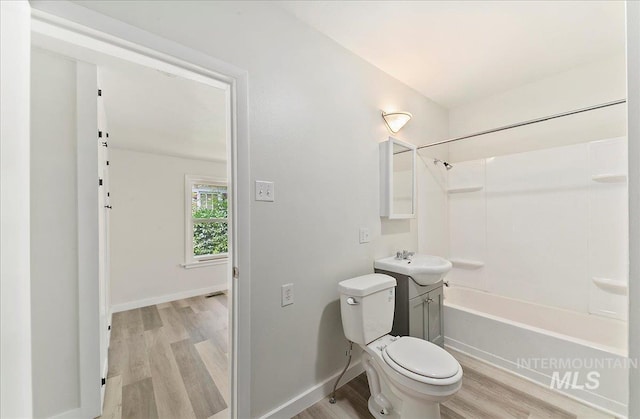 116 S Nectarine St, Nampa, ID 83686 - full bathroom featuring wood finished floors and bathing tub / shower combination