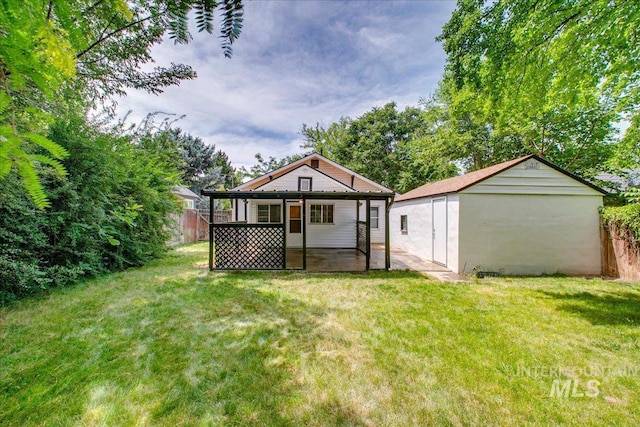 116 S Nectarine St, Nampa, ID 83686 - rear view of house featuring a patio area