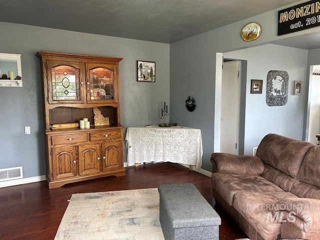 1527 13th Ave, Lewiston, ID 83501 - living room with dark wood-type flooring and baseboards
