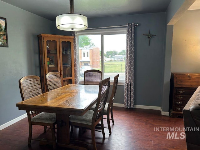 1527 13th Ave, Lewiston, ID 83501 - dining area featuring dark wood finished floors