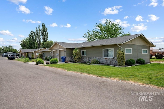 316 N 11th St, Payette, ID 83661 - ranch-style home with board and batten siding, stone siding, and a front lawn