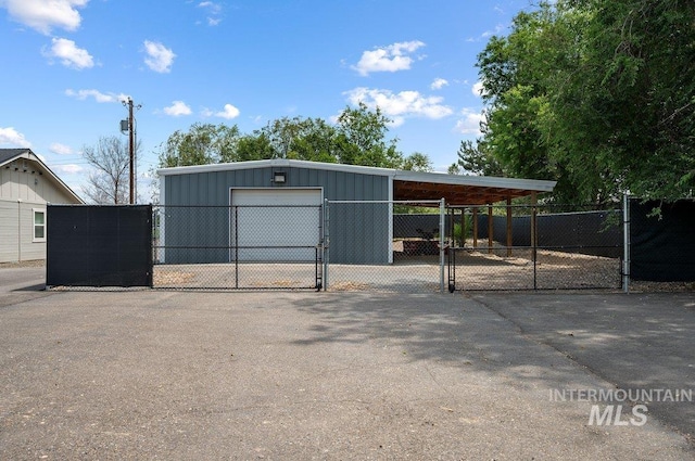 316 N 11th St, Payette, ID 83661 - view of outdoor structure with a gate and driveway