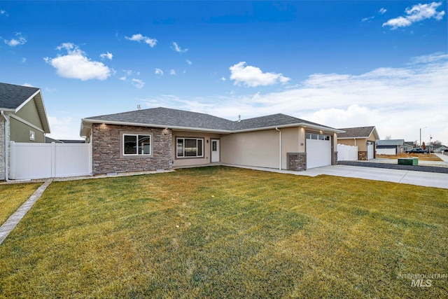 view of front of property with stucco siding, an attached garage, fence, driveway, and a front lawn