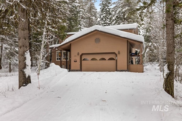 view of front of house featuring a garage