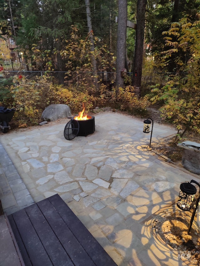 view of patio with a fire pit