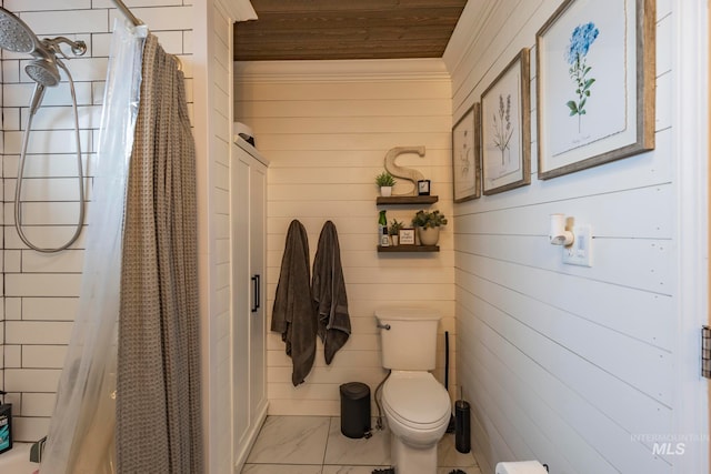 bathroom featuring toilet, curtained shower, wooden ceiling, and crown molding