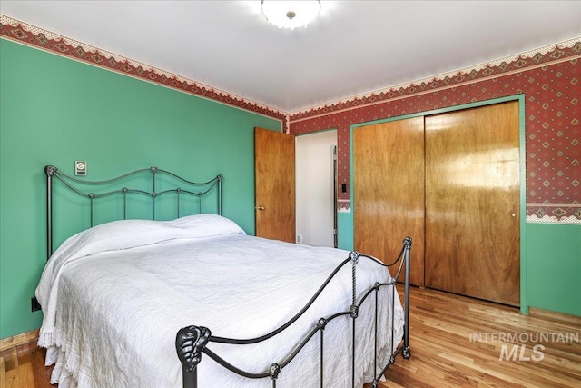 2011 Schodde, Burley, ID 83318 - bedroom with wallpapered walls, wood finished floors, and a closet
