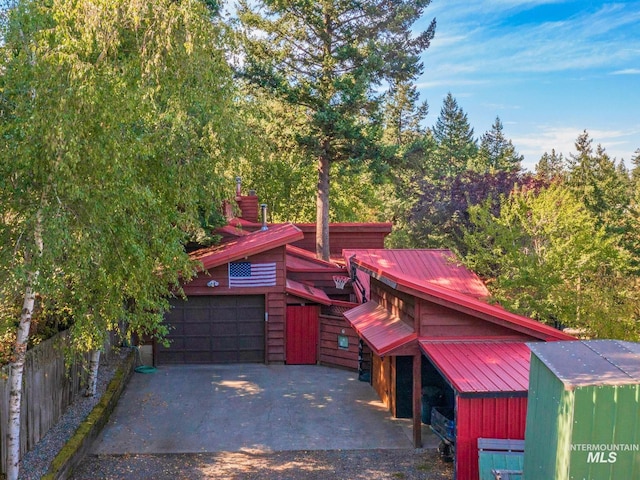 view of front facade featuring a garage