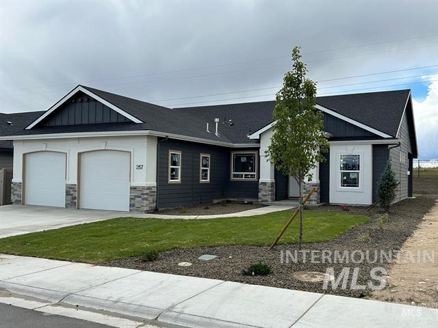 view of front of house with a garage and a front yard