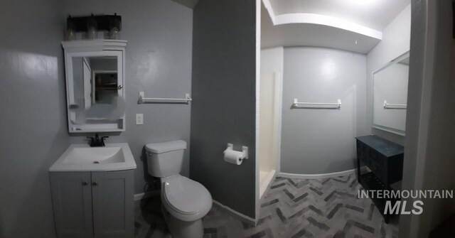 39992 Waha Glen Rd, Lewiston, ID 83501 - bathroom featuring toilet, baseboards, and vanity