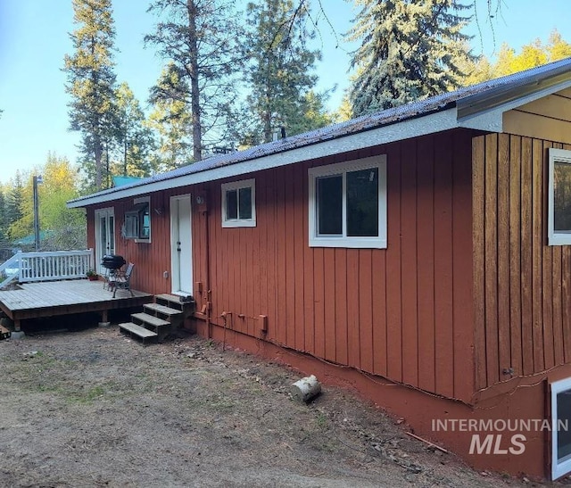 39992 Waha Glen Rd, Lewiston, ID 83501 - exterior space with metal roof, entry steps, and a deck