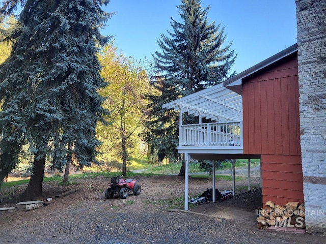 39992 Waha Glen Rd, Lewiston, ID 83501 - view of yard featuring a deck