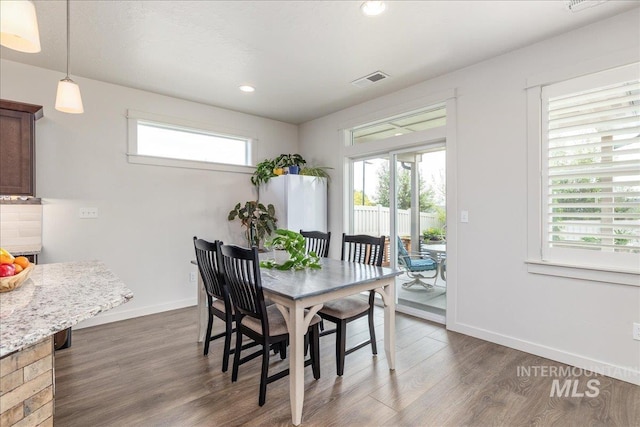 dining area featuring dark wood-style flooring, healthy amount of natural light, baseboards, and recessed lighting