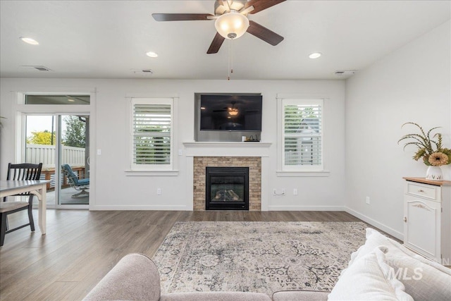 living room featuring plenty of natural light, wood finished floors, ceiling fan, baseboards, and recessed lighting
