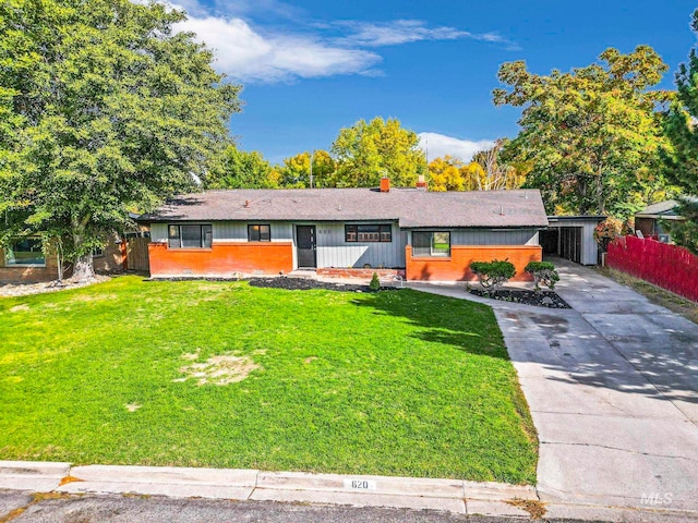 single story home with a front lawn