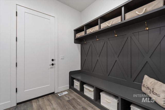 mudroom with visible vents and wood finished floors