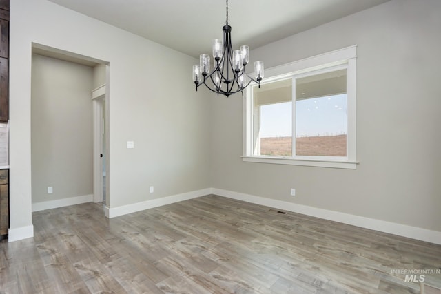 275 Meadow View Dr, Payette, ID 83661 - unfurnished room featuring a chandelier and light wood-type flooring