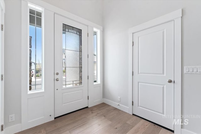 19322 N Shepherds Pie Pl, Boise, ID 83714 - foyer featuring light wood-type flooring and baseboards