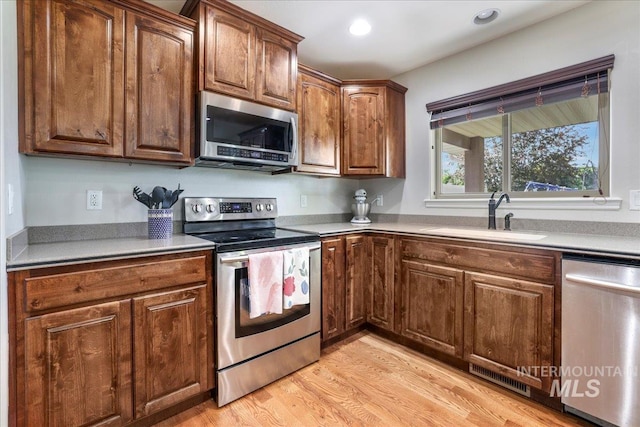 1021 Ballard Ln, Kimberly, ID 83341 - kitchen featuring stainless steel appliances, light wood-style flooring, and recessed lighting
