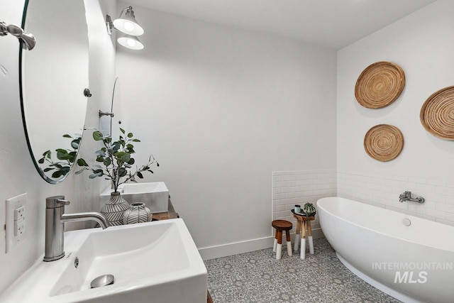 bathroom featuring a bathtub and sink