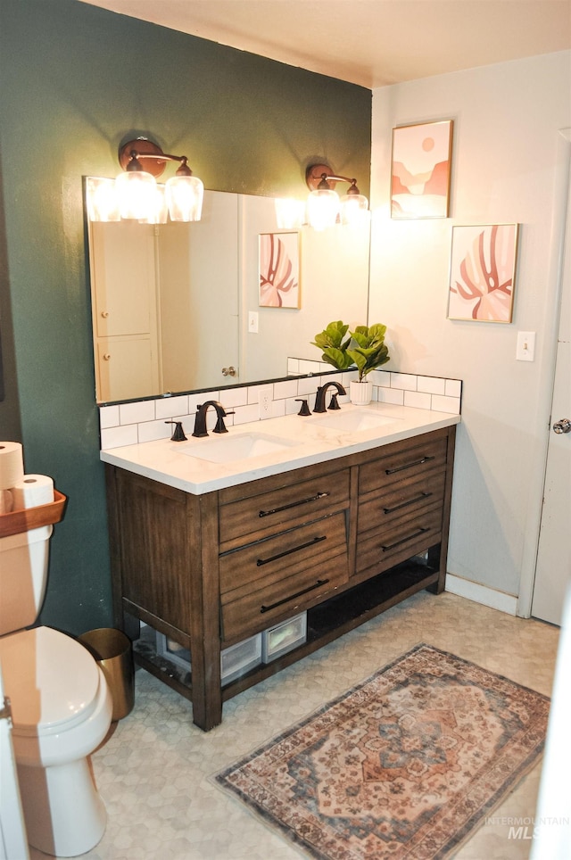 611 E Hawaii Ave, Nampa, ID 83686 - bathroom with double vanity and backsplash
