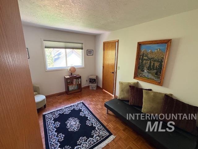 3707 N Jullion Way, Boise, ID 83704 - living area with a textured ceiling