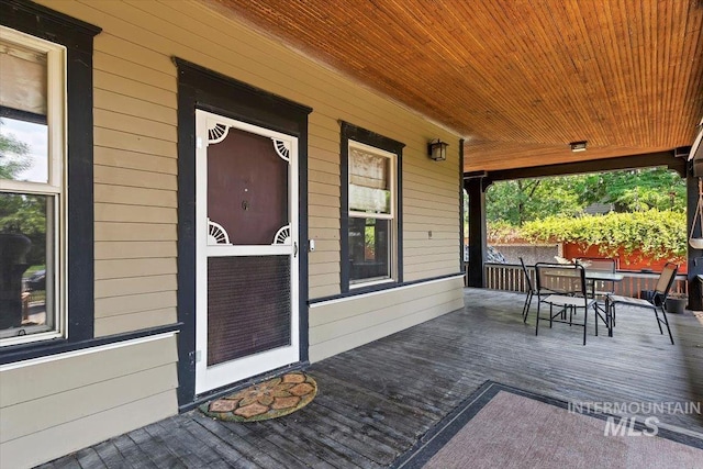 204 7th Ave N, Twin Falls, ID 83301 - porch with outdoor dining area
